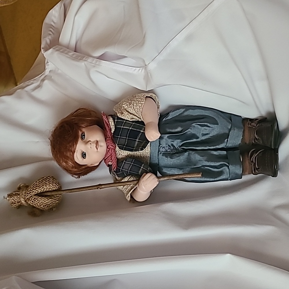 Gepeddo Hansel Porcelain Doll